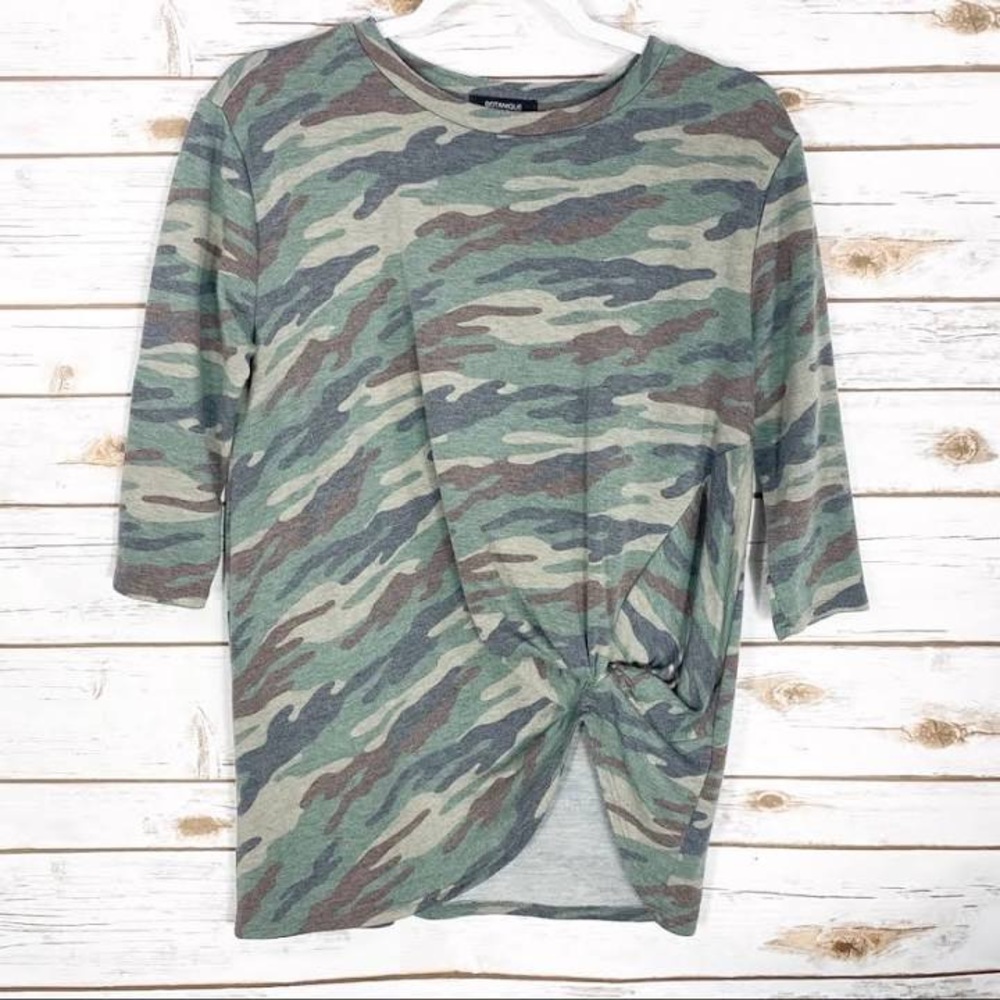 Green quarter length sleeve top.